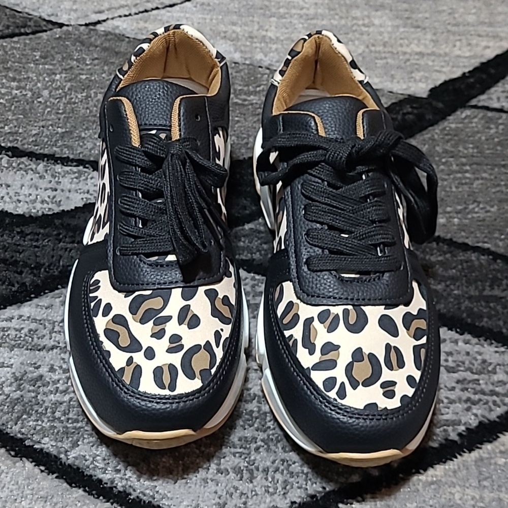LEOPARD PRINT BLACK FAUX LEATHER LACE-UP SNEAKERS